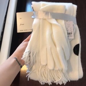 Scarf and gloves Polka dots New York and company